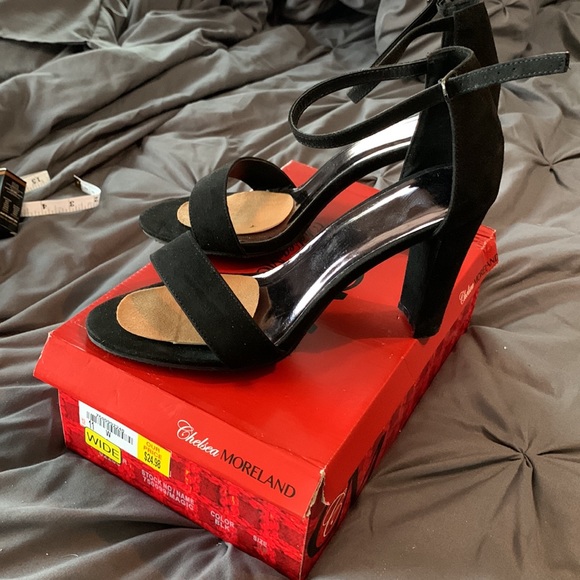 Black faux suede heels - Picture 2 of 4